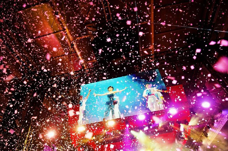 浜崎あゆみ刚刚在 ins 发布了自己在上海舞台上表演的照片