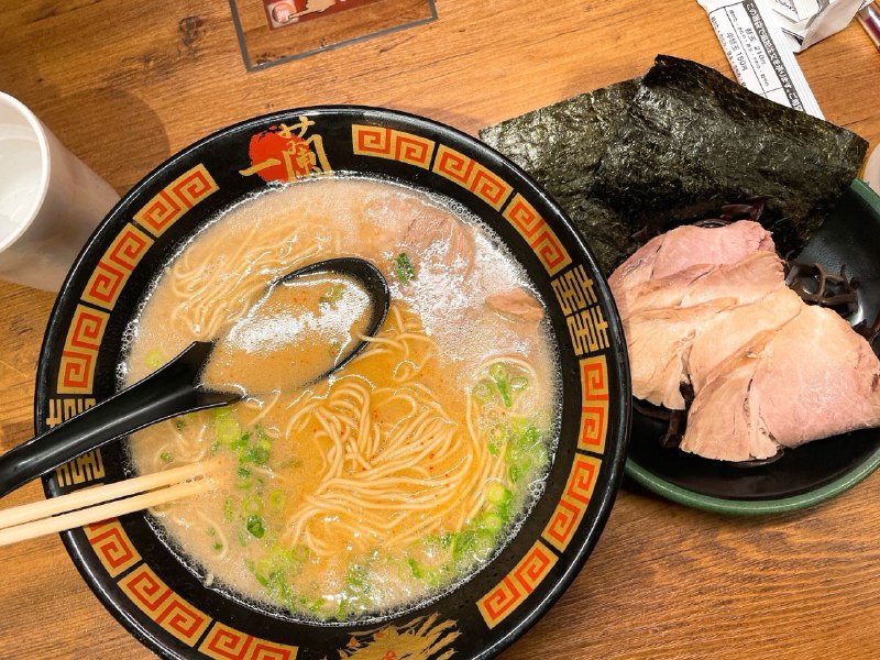 #Food #Life 说起日本美食，大家就会想到寿司、刺身等，但是不能忽视的还有深受大家喜爱的日本拉面