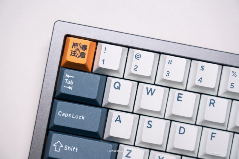 简单给自己组的第一把客制化键盘拍个照👀百元套件+苦茶紫轴的手感还是挺不错的🤔更新固件以后 无线连接也稳定的一匹✌️简单给自己组的第一把客制化键盘拍个照👀百元套件+苦茶紫轴的手感还是挺不错的🤔更新固件以后 无线连接也稳定的一匹✌️