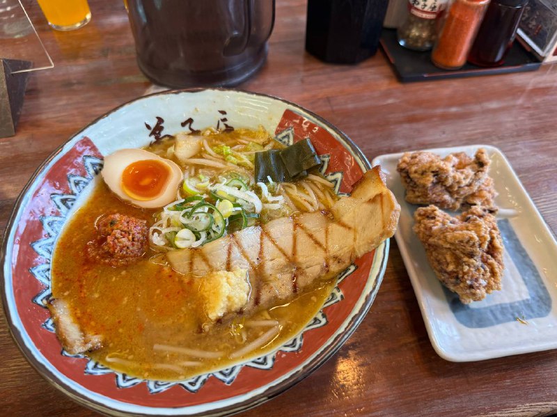 来弟子屈拉面总店品尝一下