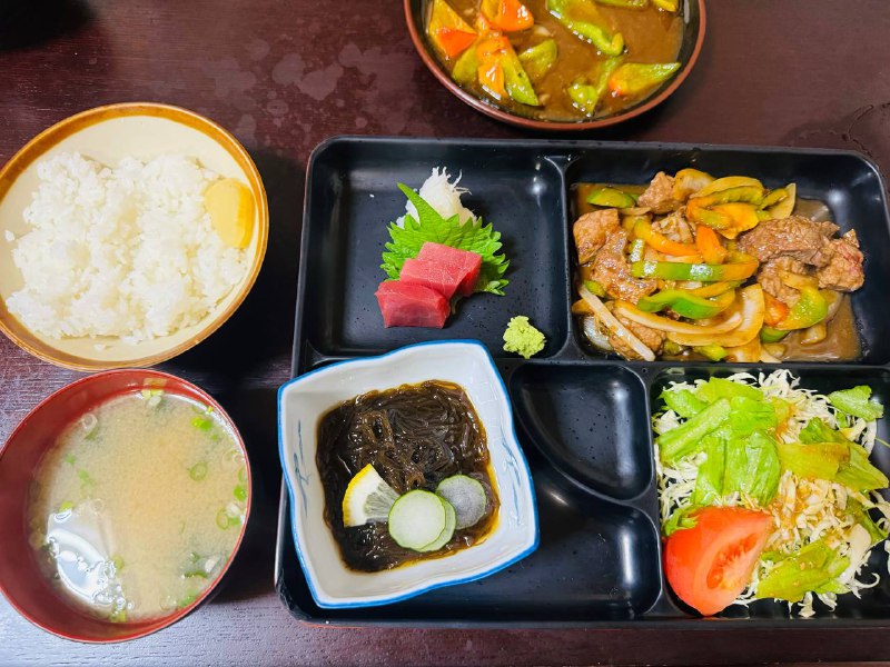 落魄群主只能在冲绳吃1500的定食