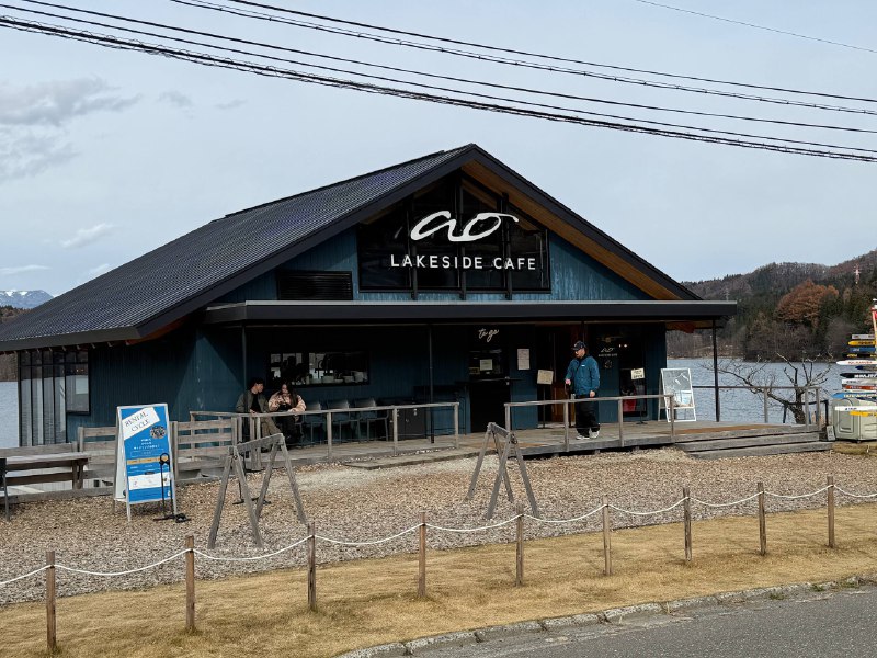 在湖边喝一杯咖啡☕️在湖边喝一杯咖啡☕️