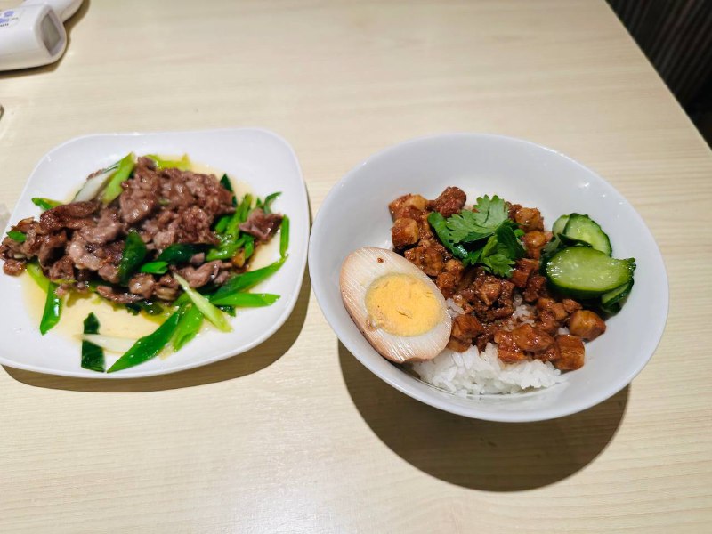 駒込にある小さな台湾老夫婦が経営してるお店「KanoKa」杨小溪一发推我直接一个冲刺进店味道就是家常菜，卤肉饭不如福包