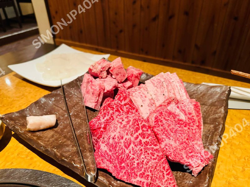 今天吃隠岐牛🐃坚持选取在隠岐岛出生的和牛作为食材，油脂丰盈，被称作幻の黒毛和牛，肉质到达5A『島生まれ島育ち　隠岐牛店』是隠岐牛直营店👉