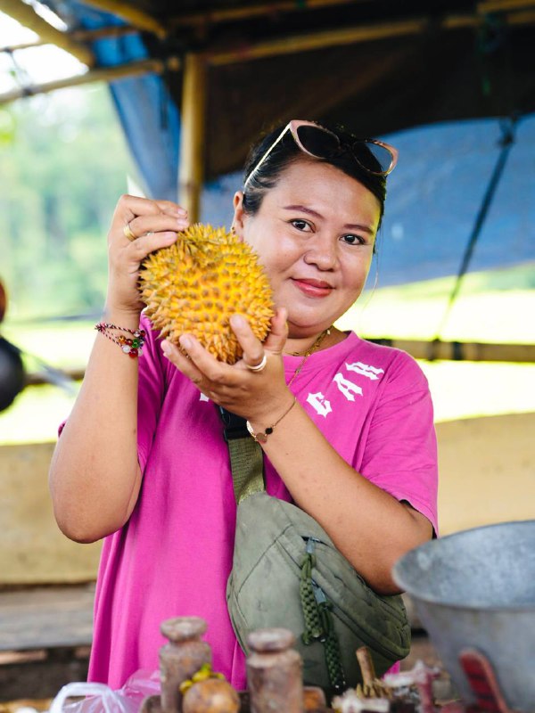 4斤山竹+4斤不知道啥水果+三个榴莲=15块钱人民币热带雨林酒店+早餐+晚上带你找萤火虫+我房门口就是小溪流=500人民币这价格去什么泰国？印尼人均会英语，服务还都热情，还特爱跟你拍照合影😆街道也很干净，高速道路建设绝对一流，和日本比服务也不差，顶多厕所脏了点4斤山竹+4斤不知道啥水果+三个榴莲=15块钱人民币热带雨林酒店+早餐+晚上带你找萤火虫+我房门口就是小溪流=500人民币这价格去什么泰国？印尼人均会英语，服务还都热情，还特爱跟你拍照合影😆街道也很干净，高速道路建设绝对一流，和日本比服务也不差，顶多厕所脏了点