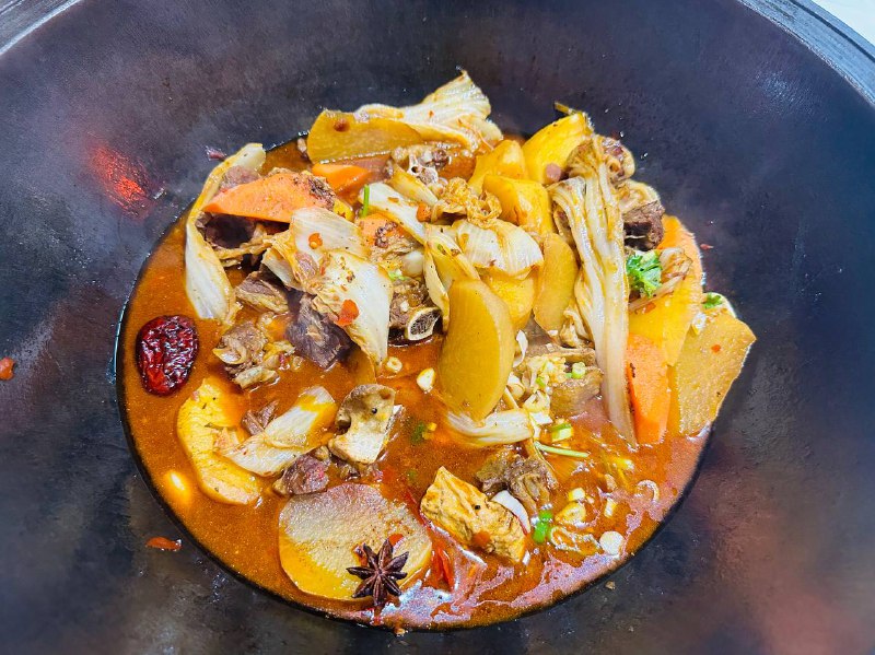 #美食该说不说这牛尾骨铁锅炖真香🤣