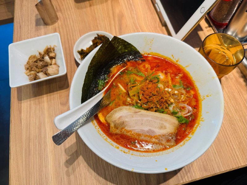 #Food #Life 说起日本美食，大家就会想到寿司、刺身等，但是不能忽视的还有深受大家喜爱的日本拉面