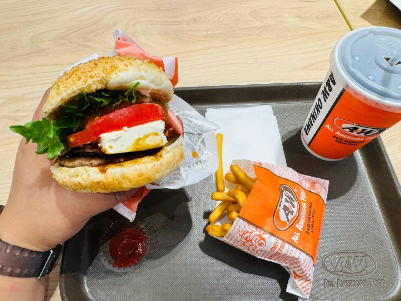 感谢推友推荐冲绳美食已经到汉堡店吃上了😋感谢推友推荐冲绳美食已经到汉堡店吃上了😋