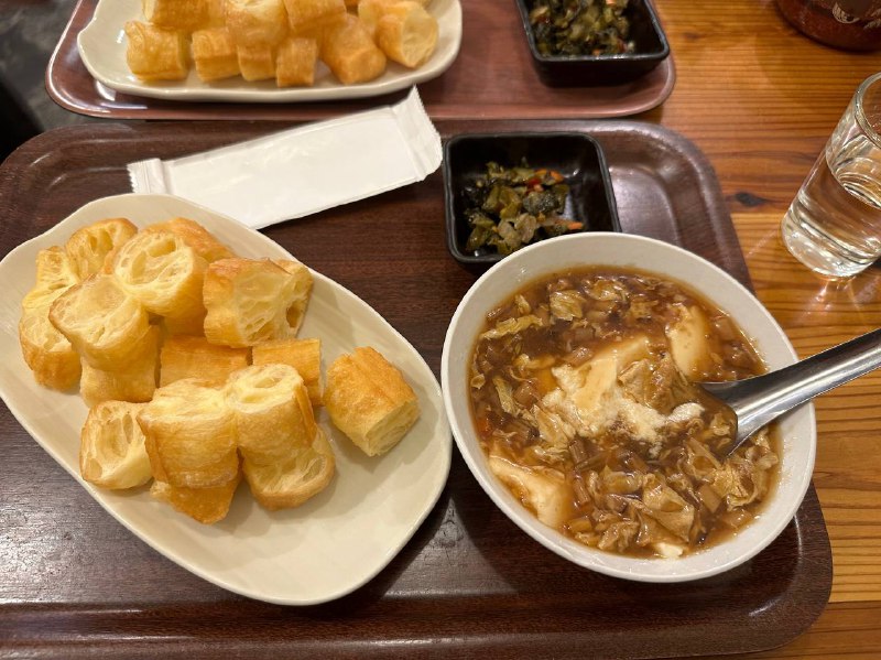 早起去排队买自动笔没买上只好吃豆腐脑安慰一下自己了🤣统一回复下是 クルトガダイブ换地方约上了，老太太买自动铅笔比我都积极，开门之前就门口蹲着了🧐#美食  #潮流