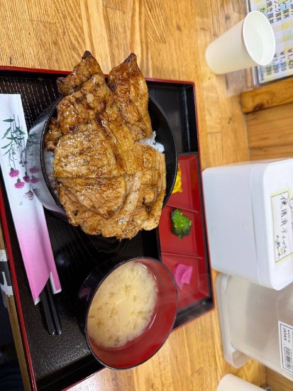 今天品尝上过杂志的豚丼今天品尝上过杂志的豚丼