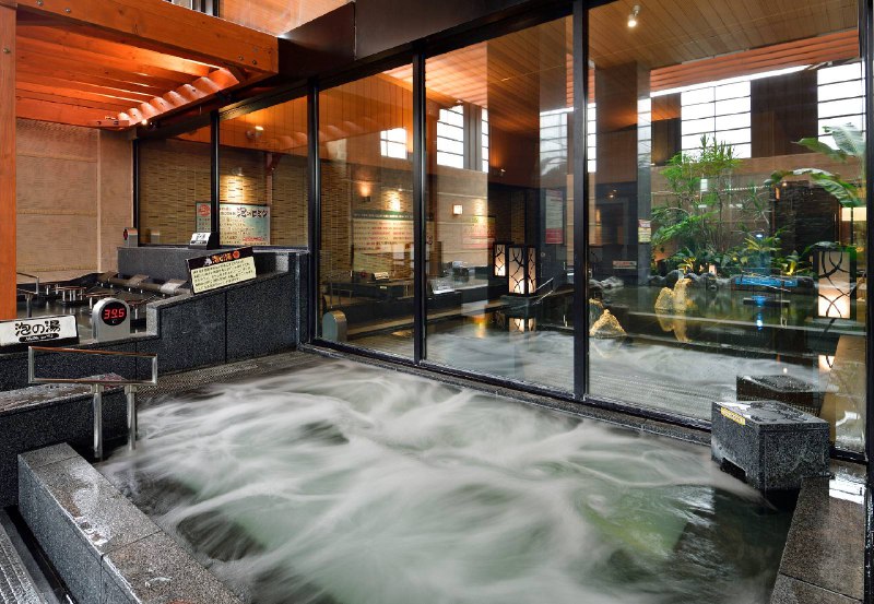 今天打卡草加的温泉“竜泉寺の湯”像下饺子😂桑拿都要排队，都排到桑拿房外面了今天打卡草加的温泉“竜泉寺の湯”像下饺子😂桑拿都要排队，都排到桑拿房外面了