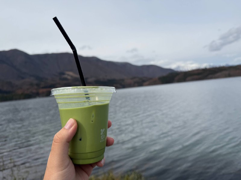 在湖边喝一杯咖啡☕️在湖边喝一杯咖啡☕️