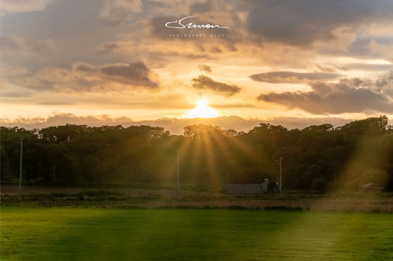 六张图合成的一张HDR拍摄于北海道的一个马路牙子上