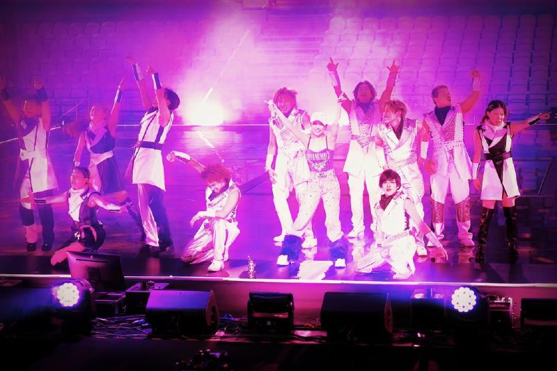 浜崎あゆみ刚刚在 ins 发布了自己在上海舞台上表演的照片