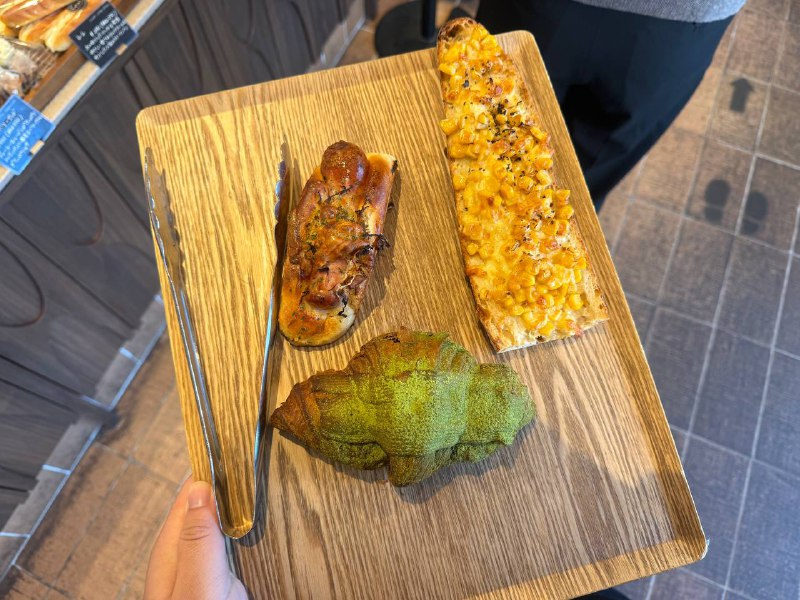 路过一家面包店，看起来不错