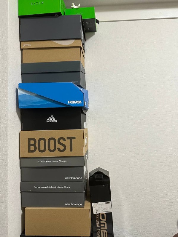 想买双鞋，看了看家里鞋盒子快成山了，还是算了😅