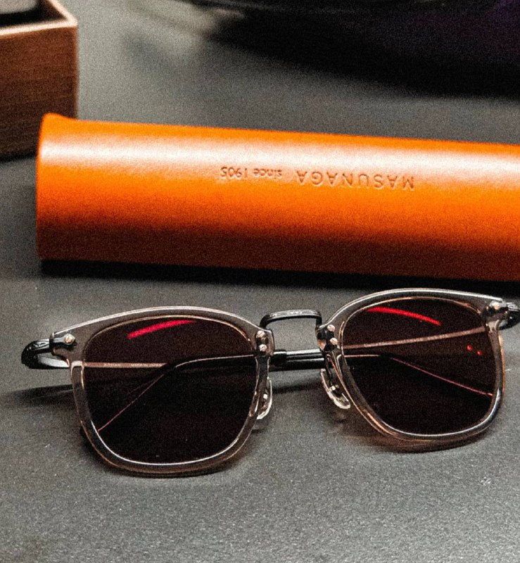 之前小红书种草了一副眼镜刚才路过寻思试一下子 这下子坏了 一听我要试试非得给我从名古屋调货 让我下周一定来试试 不买也行🥹