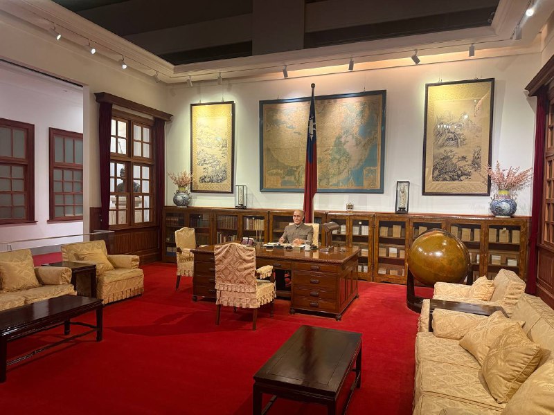 这蒋介石的办公室真气派啊