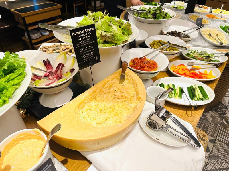 穷的只能吃沙拉自助了😭