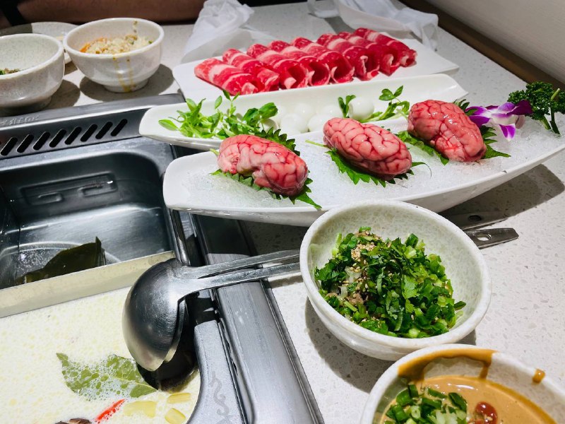 海底捞总算有猪脑吃了海底捞总算有猪脑吃了