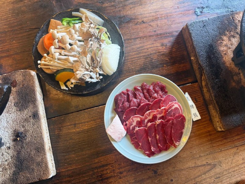 今天山里吃熊肉✌今天山里吃熊肉✌
