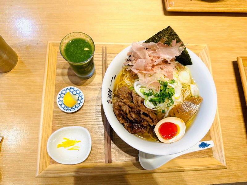 打卡米其林一星拉面店猪一