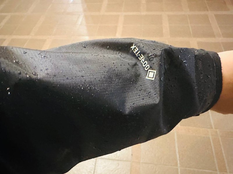 半夜剧组开工 突然下雨怎么办我选择暴风巡洋舰 3D人士必备  噢耶✌🏻