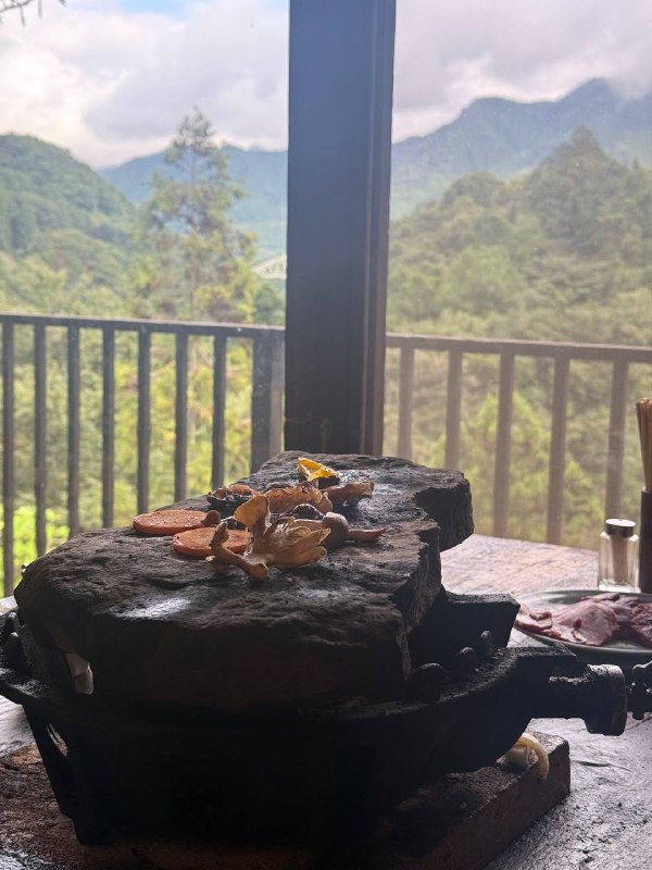 今天山里吃熊肉✌今天山里吃熊肉✌