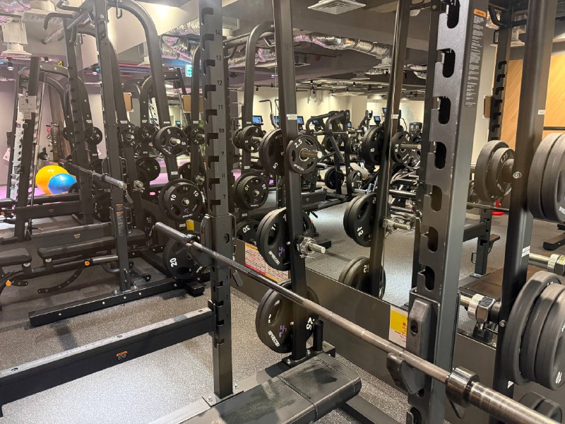 推了40个5kg配重的差点气绝身亡了🤣旁边女的都比我推的多😅