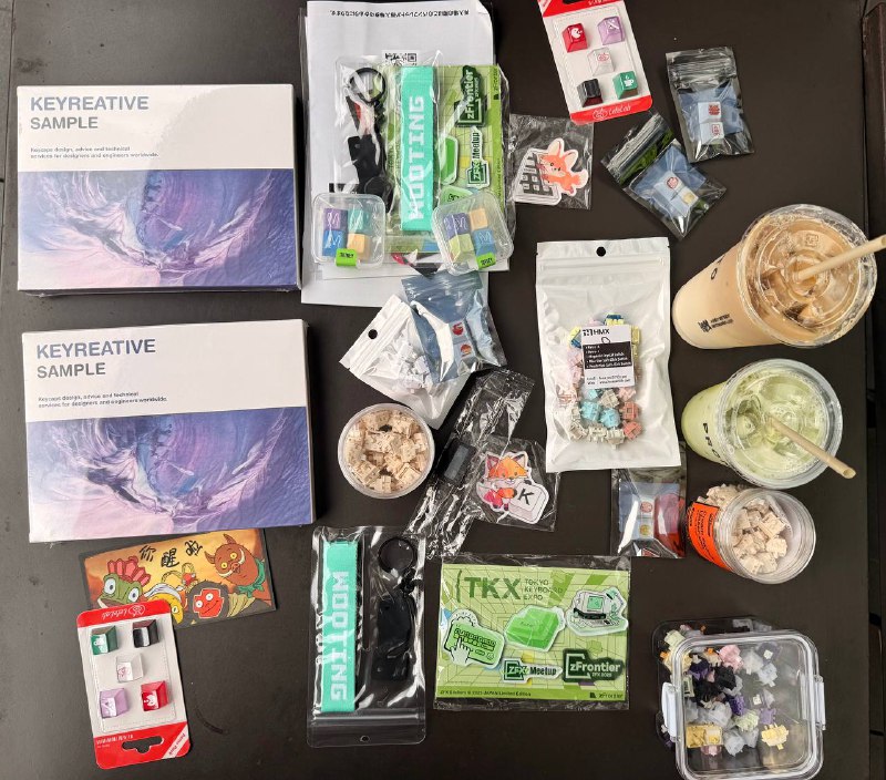 太热情了😂到处送各种键帽轴体周边