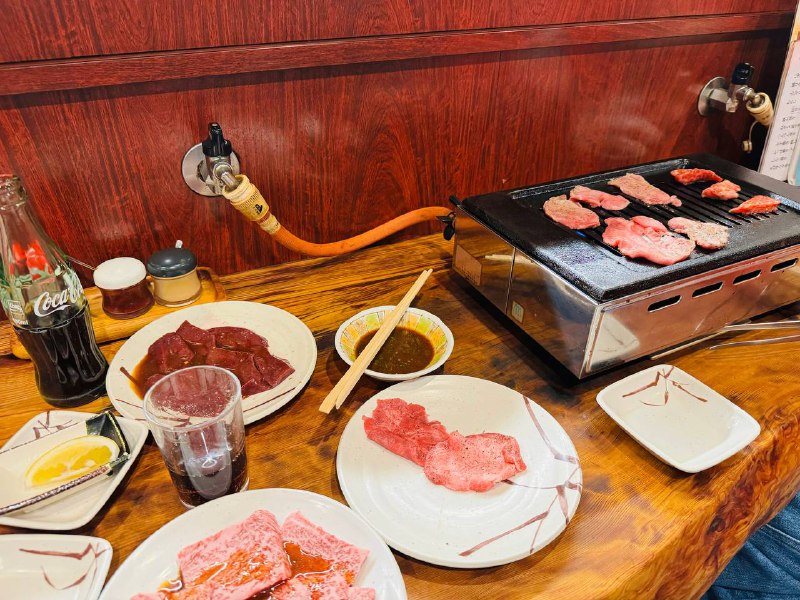 打卡新宫的唯一熊野牛指定烤肉店肉都是现切的 超新鲜 店名是焼き肉ひげ🥸一定要提前预约 我们只约到了吧台🤣肉的蘸料超好吃