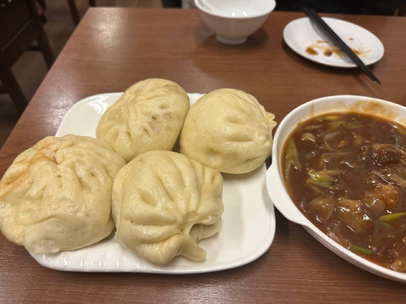 本来想去打卡五月散人的炒肝的，结果没开门🤣