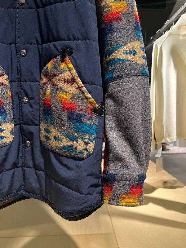 #潮流Junya的做工和羊毛拼接面料确实不错，就是画风怎么那么像…？(或许这就是潮流吧#潮流Junya的做工和羊毛拼接面料确实不错，就是画风怎么那么像…？(或许这就是潮流吧