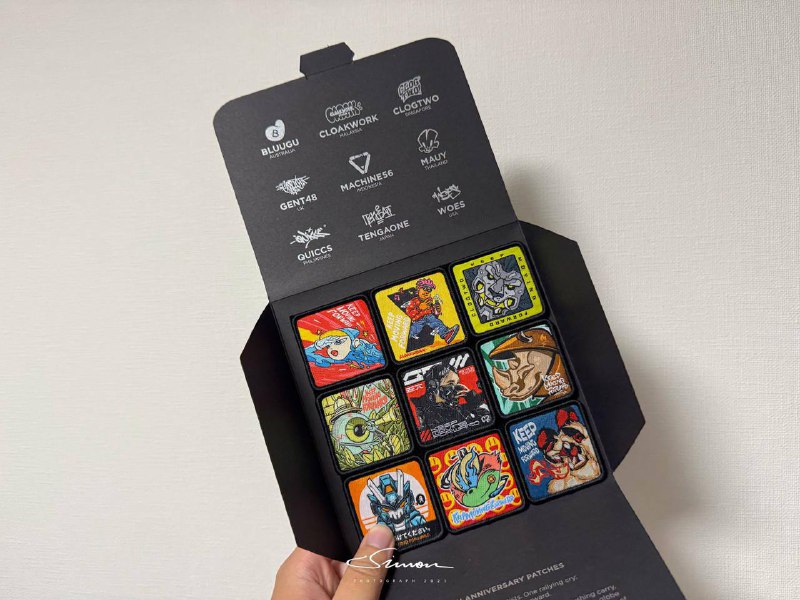 收到了Alpaka和艺术家合作的九周年联名魔术贴😋最近很喜欢这些花里胡哨的小玩意儿✌