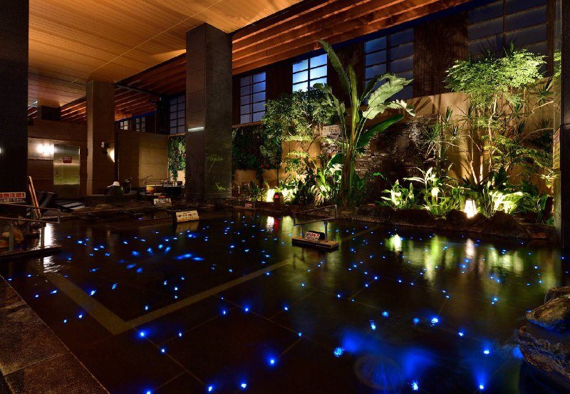 今天打卡草加的温泉“竜泉寺の湯”像下饺子😂桑拿都要排队，都排到桑拿房外面了今天打卡草加的温泉“竜泉寺の湯”像下饺子😂桑拿都要排队，都排到桑拿房外面了