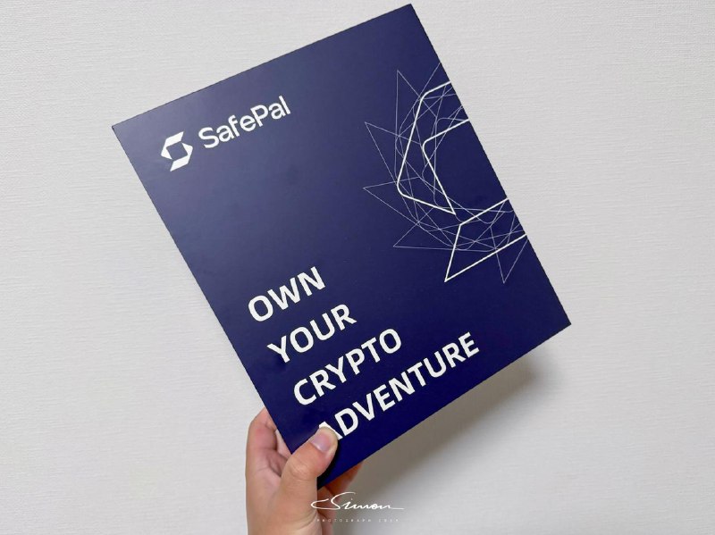 #开箱收到 SafePal 中秋礼盒啦～非常感谢SafePal的小伙伴赶在中秋之前跨国邮寄到日本的月饼和中秋礼物🎁因为国庆假期一直在北海道周游，所以没能在中秋开箱😭不过今天一回东京第一时间拿到✌️·一份感谢信·一份美心白莲蓉月饼🥮·一份SafePal钱包套装·一只可以双面戴的帽子，很酷·一件SafePal的T恤，XL我穿着正好✌️开箱结束直接开吃，再次感谢 SafePal和小伙伴的神速快递！中秋快乐🎉#开箱收到 SafePal 中秋礼盒啦～非常感谢SafePal的小伙伴赶在中秋之前跨国邮寄到日本的月饼和中秋礼物🎁因为国庆假期一直在北海道周游，所以没能在中秋开箱😭不过今天一回东京第一时间拿到✌️·一份感谢信·一份美心白莲蓉月饼🥮·一份SafePal钱包套装·一只可以双面戴的帽子，很酷·一件SafePal的T恤，XL我穿着正好✌️开箱结束直接开吃，再次感谢 SafePal和小伙伴的神速快递！中秋快乐🎉