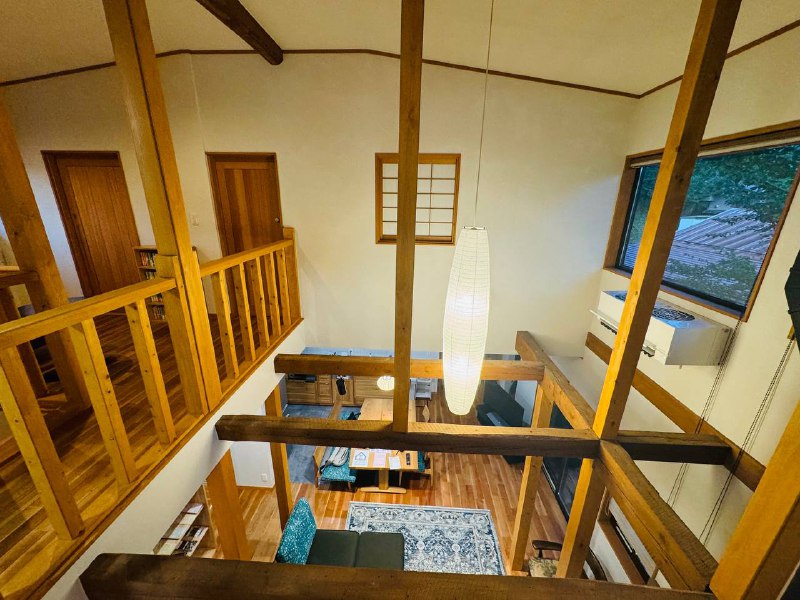 今天住有100年历史的双层大别墅🤣里面翻修过后真的完全看不出来今天住有100年历史的双层大别墅🤣里面翻修过后真的完全看不出来