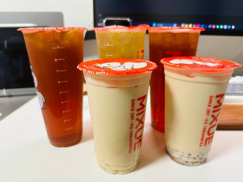 这下喝上蜜雪冰城了