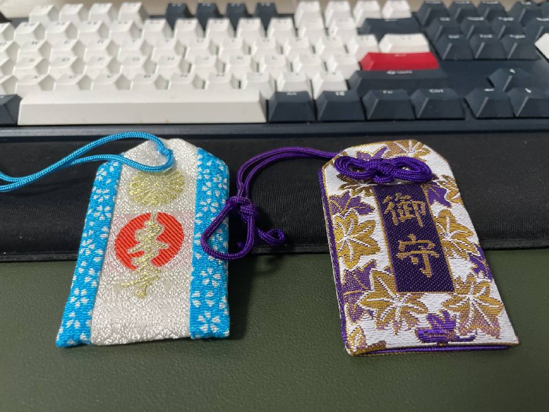 半夜看《咒》已经拿出两个御守了😂