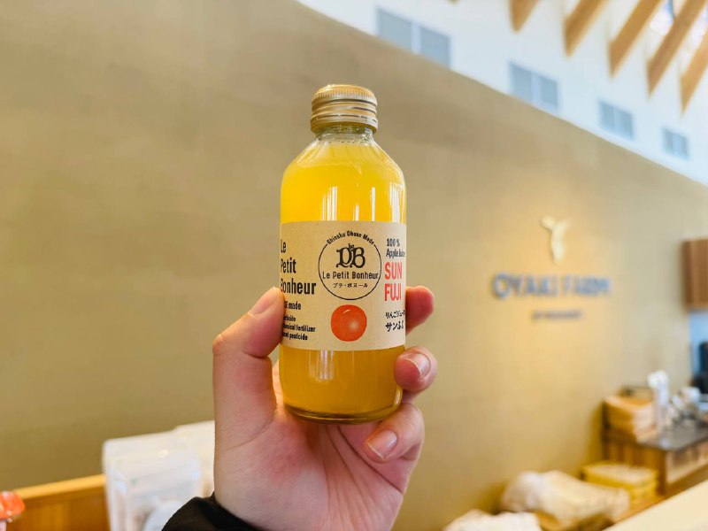 路过一家店看着外观很不错进去一看是卖带馅儿的包子的🤨味道挺一般的 但是包装啥的倒是挺精美路过一家店看着外观很不错进去一看是卖带馅儿的包子的🤨味道挺一般的 但是包装啥的倒是挺精美