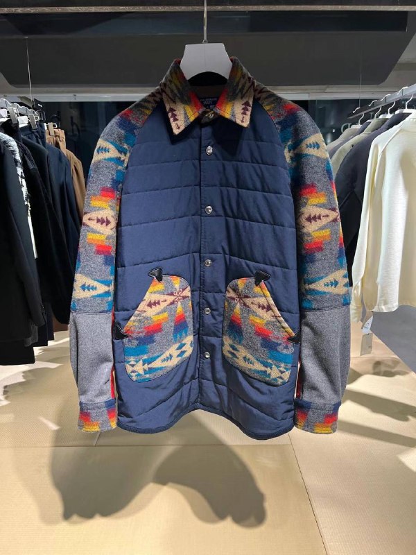 #潮流Junya的做工和羊毛拼接面料确实不错，就是画风怎么那么像…？(或许这就是潮流吧#潮流Junya的做工和羊毛拼接面料确实不错，就是画风怎么那么像…？(或许这就是潮流吧