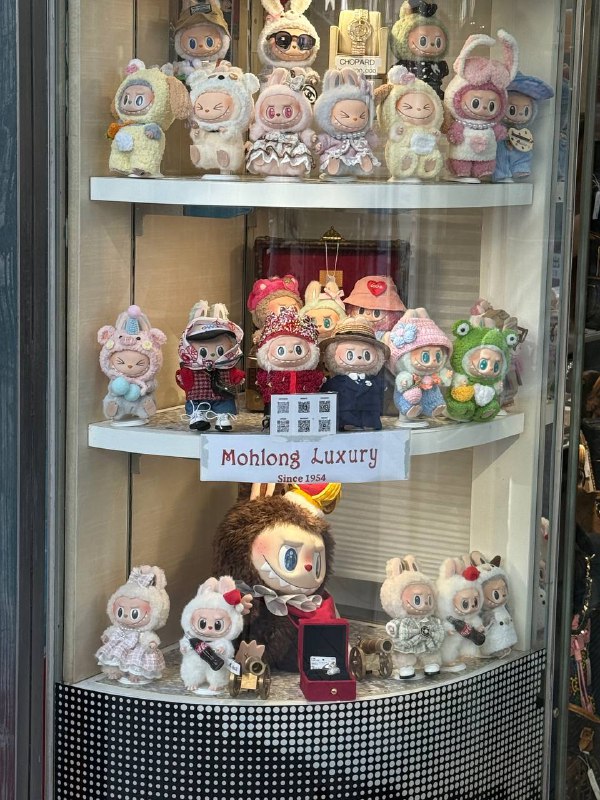 在银座看见Labubu大集合了🤣