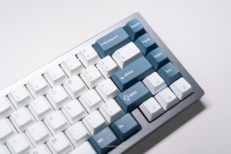 简单给自己组的第一把客制化键盘拍个照👀百元套件+苦茶紫轴的手感还是挺不错的🤔更新固件以后 无线连接也稳定的一匹✌️简单给自己组的第一把客制化键盘拍个照👀百元套件+苦茶紫轴的手感还是挺不错的🤔更新固件以后 无线连接也稳定的一匹✌️