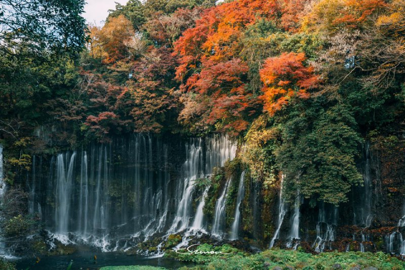 #写真富士山脚下的瀑布