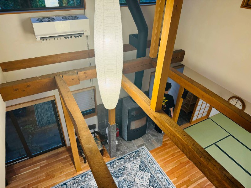 今天住有100年历史的双层大别墅🤣里面翻修过后真的完全看不出来今天住有100年历史的双层大别墅🤣里面翻修过后真的完全看不出来