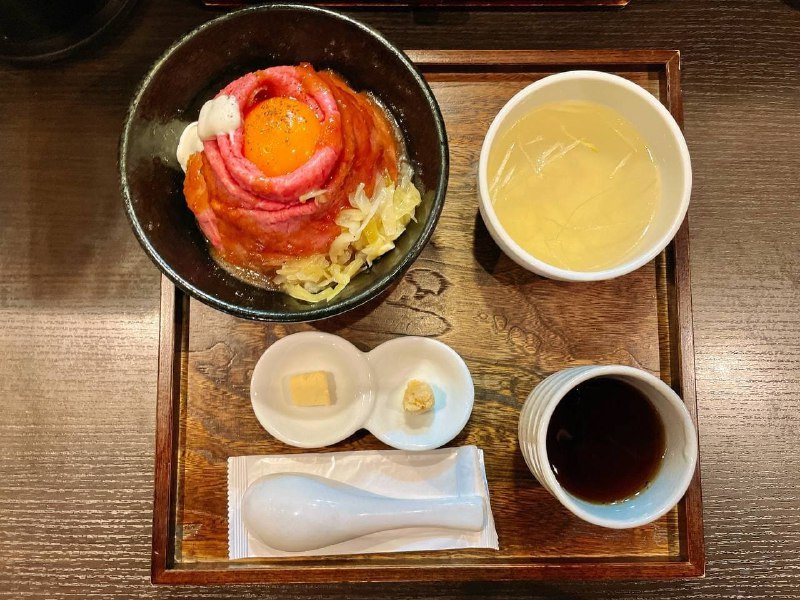 #foods大野ローストビーフ 烤和牛饭今天为大家介绍的是位于东京都原宿的大野ローストビーフ餐馆