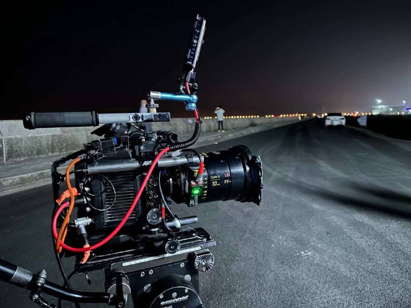 家人们谁懂啊以为回国是和前女友再续前缘了结果他妈的是半夜拍片儿😅