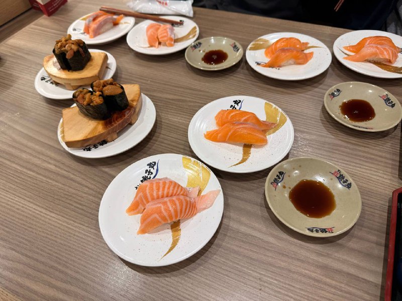 感谢群友请客吃的桃子丸🤩三文鱼真的很好吃😋感谢群友请客吃的桃子丸🤩三文鱼真的很好吃😋