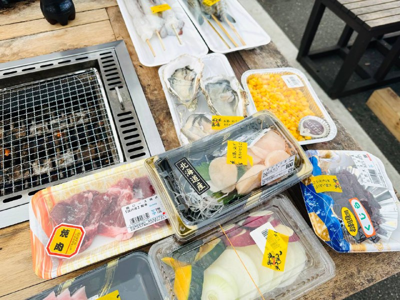 开始烧烤这鲸鱼刺身没啥味儿啊