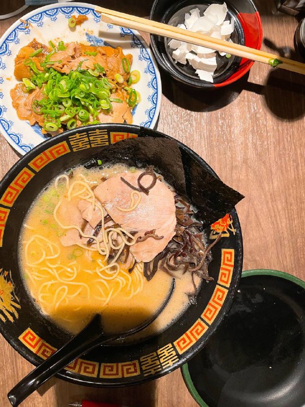 今天品尝了一下日本比较出名的一兰拉面